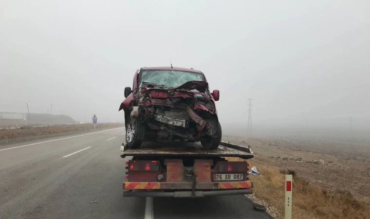 Iğdır- Ağrı kara yolunda yakıt tankerine arkadan çarptı 6 yaralı