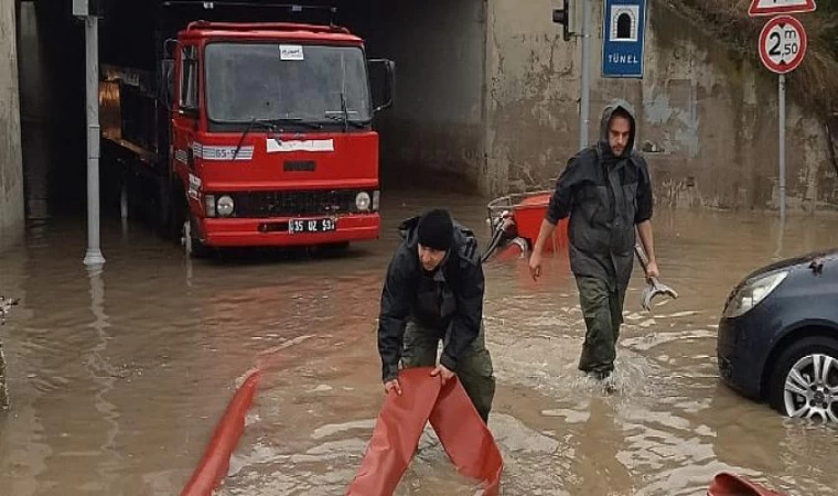 İzmir’de Şiddetli yağışa rağmen kent genelinde sorun yaşanmadı