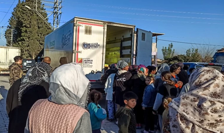 Hatay’da yardımlar mahalle mahalle teslim ediliyor