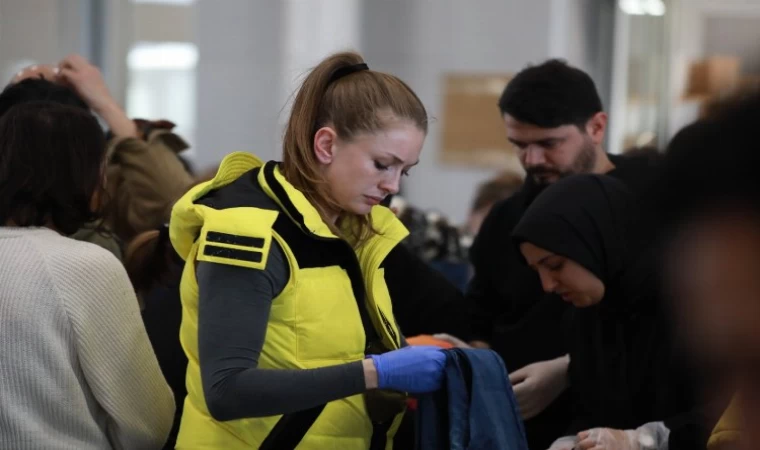 İstanbul’da sanatçılar Büyükşehir’in yardım seferberliğine katıldı