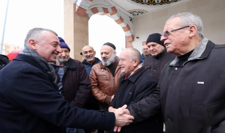 Başkan Büyükakın’dan cami cemaati ve vatandaşlarla sohbet