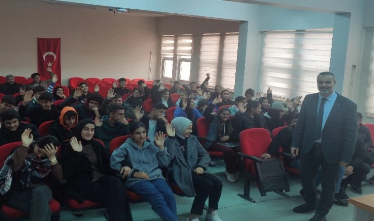 Hasankeyf’te ’başarıda arkadaş seçimi’ konferansı