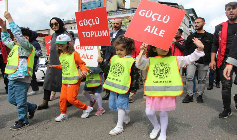 Bingöl’de ’Aile istikbalimizdir’ yürüyüşü