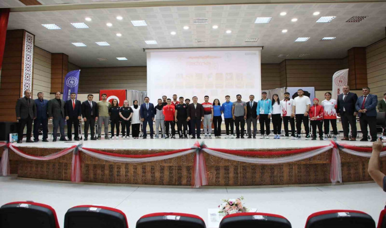 Erzincan’da ”19 Mayıs’ta 19 Başarılı Genç” isimli söyleşi programı düzenlendi