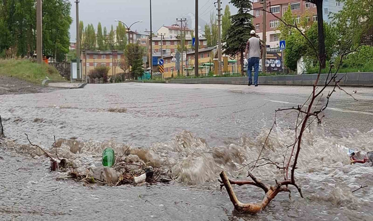 Erzurum’da yağmur etkili oldu