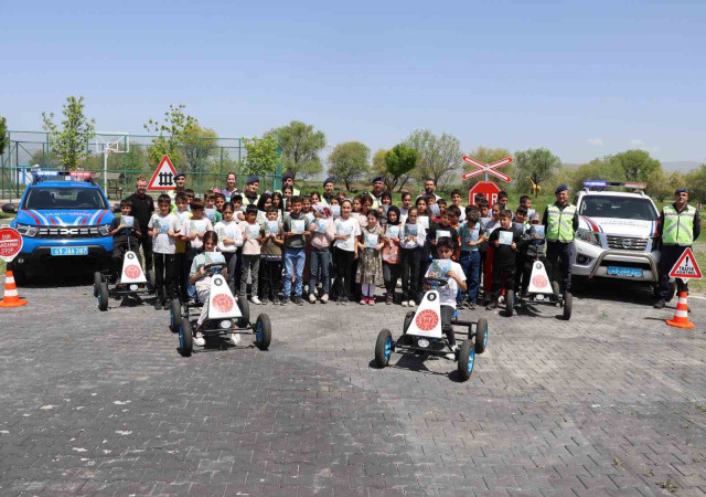 Muşta çocuklara trafik eğitimi verildi