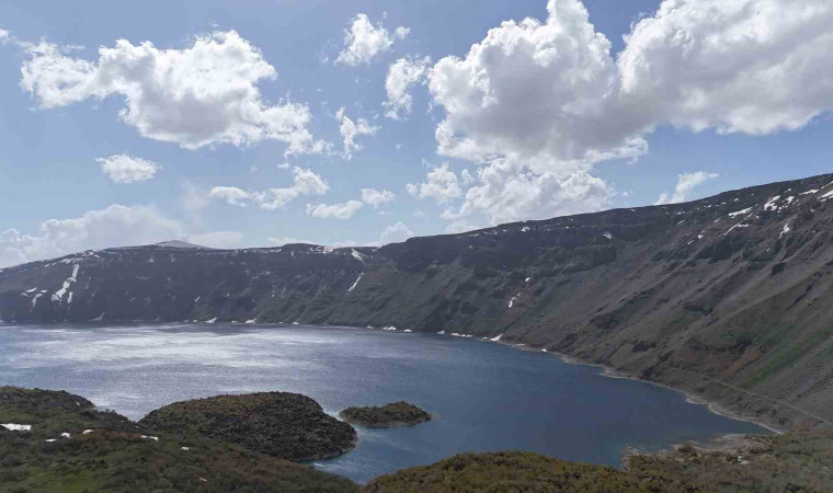 Nemrut Krater Gölü’nde turizm sezonu açıldı