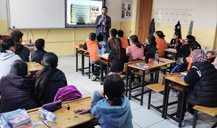 Özalp’te öğrencilere ”Ariflerin Satrancı” oyununu tanıtıldı