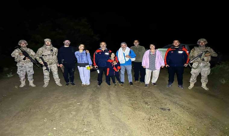 Tunceli’de çamura saplanıp mahsur kalan 5 kişiyi AFAD kurtardı