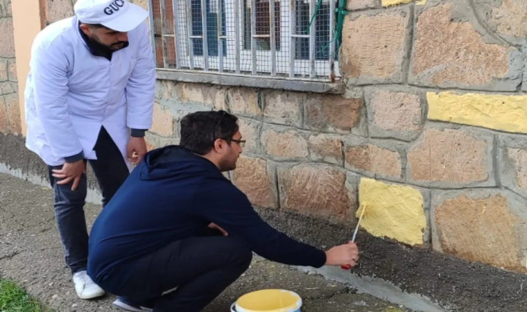 Üniversite öğrencilerinden örnek davranış