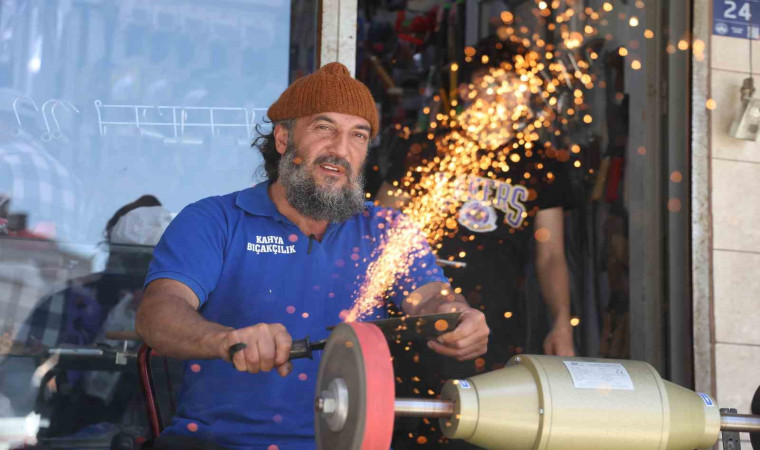 Bıçak bileyicilerin Kurban Bayramı mesaisi sürüyor