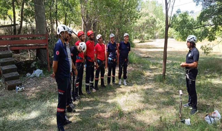 Bingöl’de itfaiye ekiplerine dağcılık eğitimi verilmeye başlandı