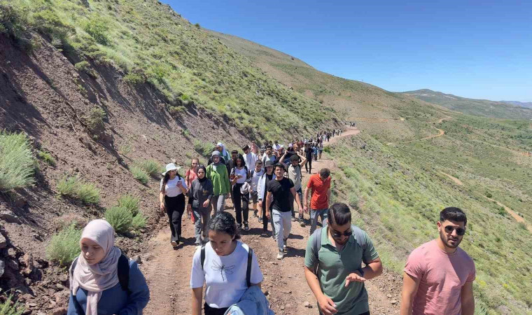 Elazığ’da Hazarbaba Dağı’na doğa yürüyüşü gerçekleştirildi