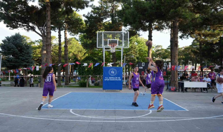 Erzincan’da ”Sokaklar Bizim 3x3 Basketbol Gençlik Kupası” başladı