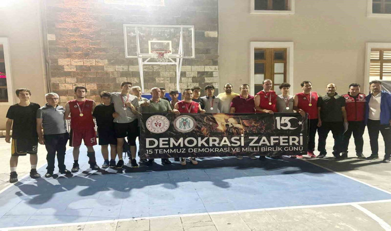 3x3 Sokakta Basketbol Turnuvasının şampiyonu emniyet