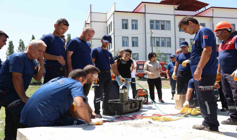 AFAD’tan , itfaiye personeline arama kurtarma eğitimi verdi