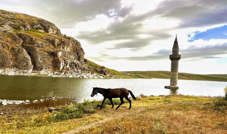 Ağrı’da sular altında kalan minarenin eşsiz güzelliği