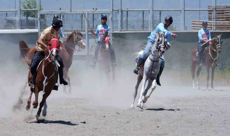 Erzurum’da ’Ata sporu’ ciritten vazgeçilmiyor