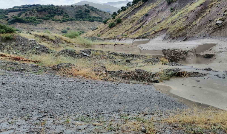 Tunceli’de sağanak sel neden oldu, o anlar kamerada