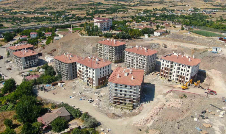 Elazığ’da yapımı devam eden TOKİ konutları hızla yükseliyor