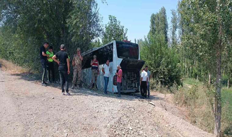 Iğdır’da yolcu otobüsü kaza yaptı: Yaralılar var