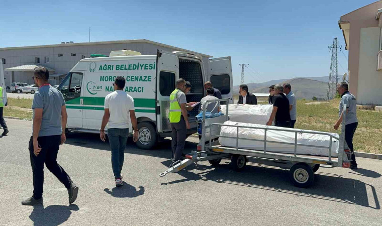 Otobüs kazasında hayatını kaybedenlerin cenazesi defnedilmek üzere Ağrı’ya getirildi