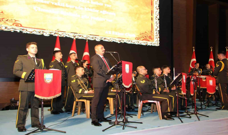 Dörtyol Meydanı’nda 3’üncü Ordu Komutanlığının tarihçesinin ele alındığı oratoryo sahnelendi