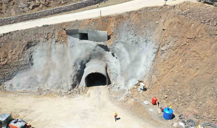 Elazığ Tarhana Regülatörü ve İletim Tüneli yapımına ilk kazma vuruldu