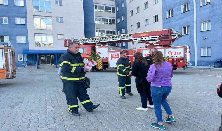 Kars’ta yurt öğrencilerinden itfaiyecilere sürpriz