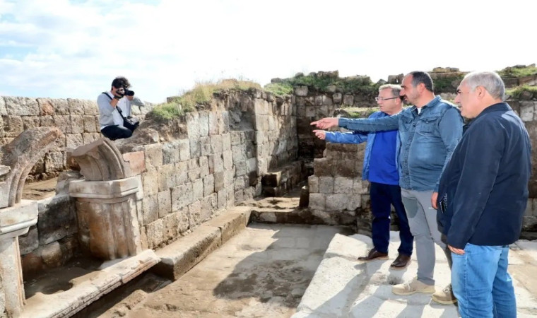 Vali Polat, Ani Ören Yeri’nde incelemelerde bulundu