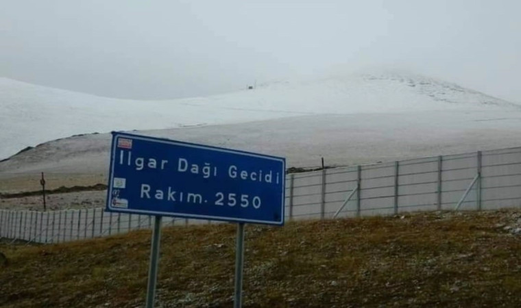 Ardahan’ın yüksek kesimleri beyaza büründü