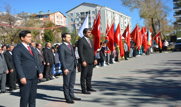 Aşkale’de Cumhuriyet Bayramı Çelenk sunma töreni