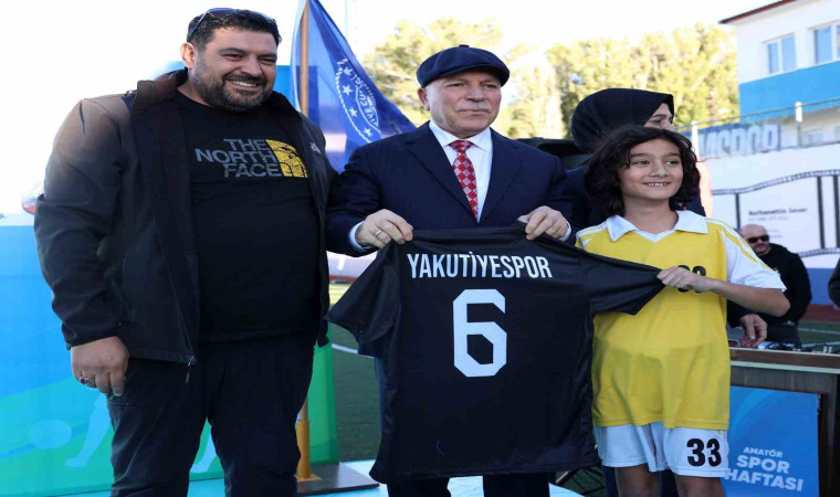 Büyükşehir’den amatör futbol kulüplerine malzeme yardımı