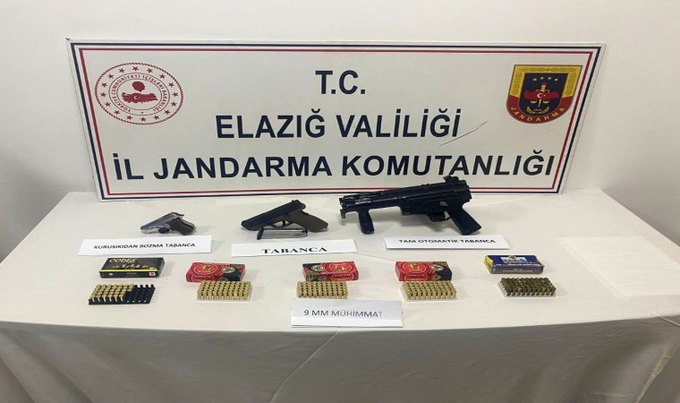 Elazığ’da bir işletmede yapılan aramda ruhsatsız tabanca ele geçirildi