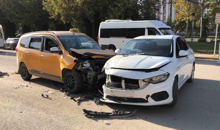 Elazığ’da trafik kazası: 2 yaralı