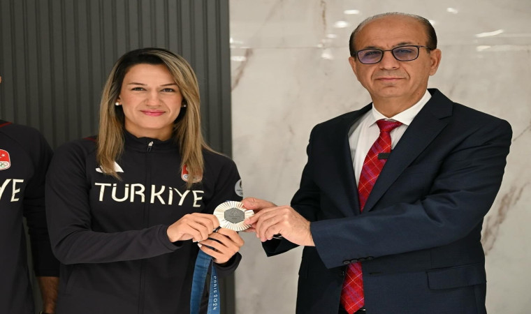 Geçit: ”Hatice Akbaş örnek bir sporcudur”