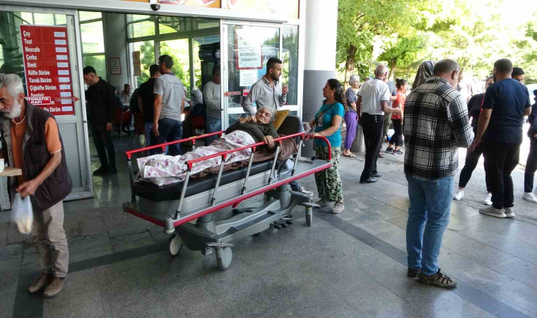 Malatya’da depreme hastanede yakalanan bazı hastalar dışarı çıkarıldı