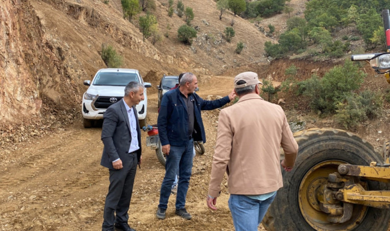 Muhtar Çiftçi: ”Vatandaşlarımızın daha rahat seyahat edebilmeleri için yolları onarıyoruz”