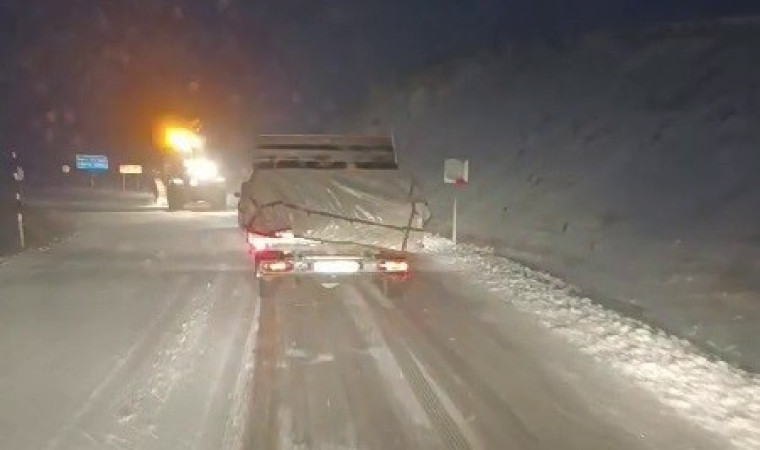 Palandöken geçidinde kar yağışı ulaşımı olumsuz etkiledi