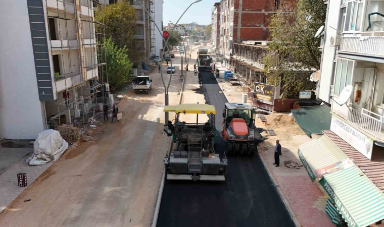 Sultan Fatih Caddesi’nde asfalt serim çalışmaları başladı