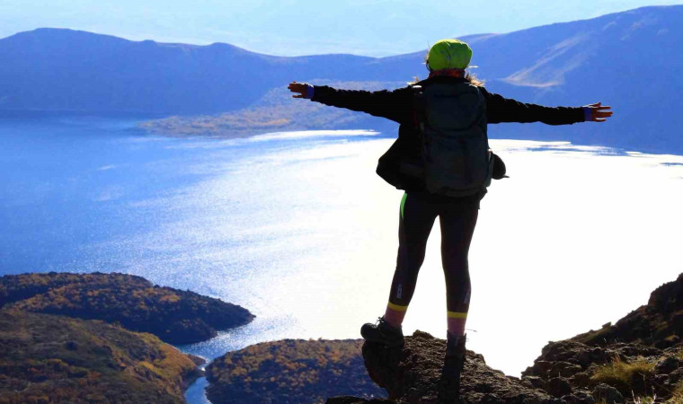 Vanlı dağcılar Nemrut Krater Gölü’nde buluştu