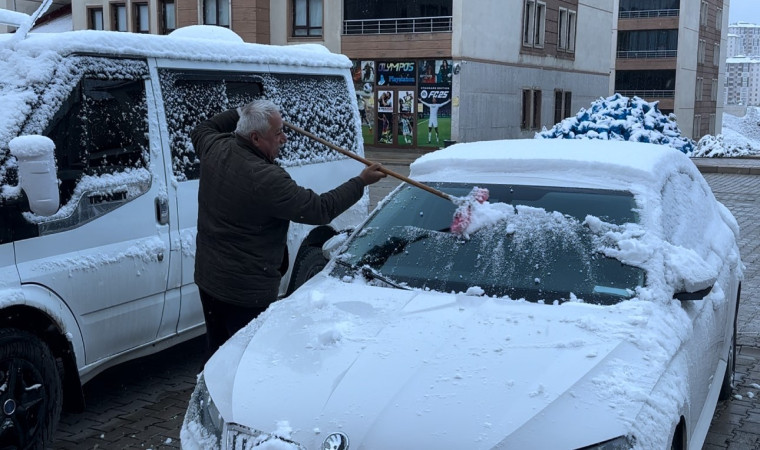 Yüksekova beyaza büründü