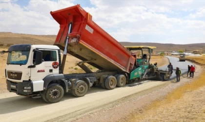 Ağrı'da asfalt çalışmaları ile köy yolları konforlu hale getiriliyor