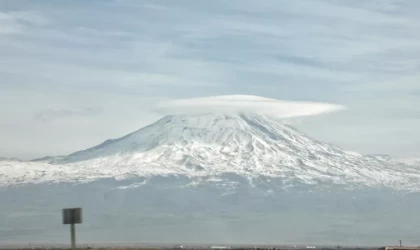 Ağrı Dağı buluttan şapkasını taktı