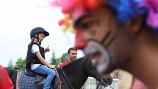 Ahıskalı çocuklar ilk kez at binmenin heyecanını yaşadı