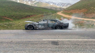 Çatak’ta seyir halindeki otomobil yandı