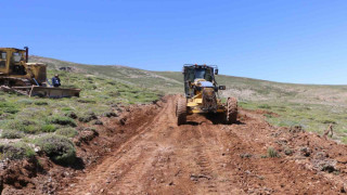 Elazığ’da yayla yolu yapım çalışmaları sürüyor