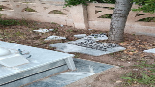 Elazığ’da mezar taşları kırıldı