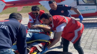 Erciş’te ayağı kırılan vatandaş için ambulans helikopter havalandı