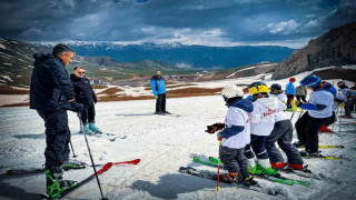 Hakkari’de mayıs ayında kayak yarışması düzenlendi